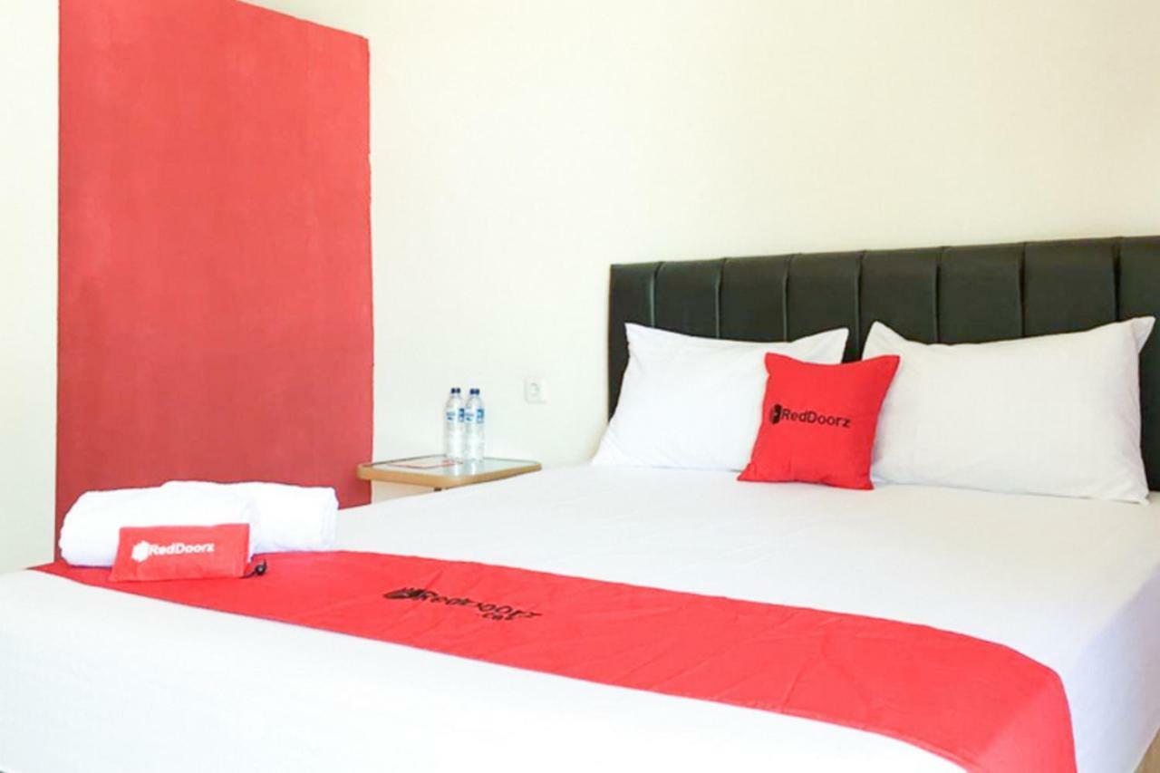 Reddoorz @ Simpang Lima Jupiter Hotel Sorong Ngoại thất bức ảnh