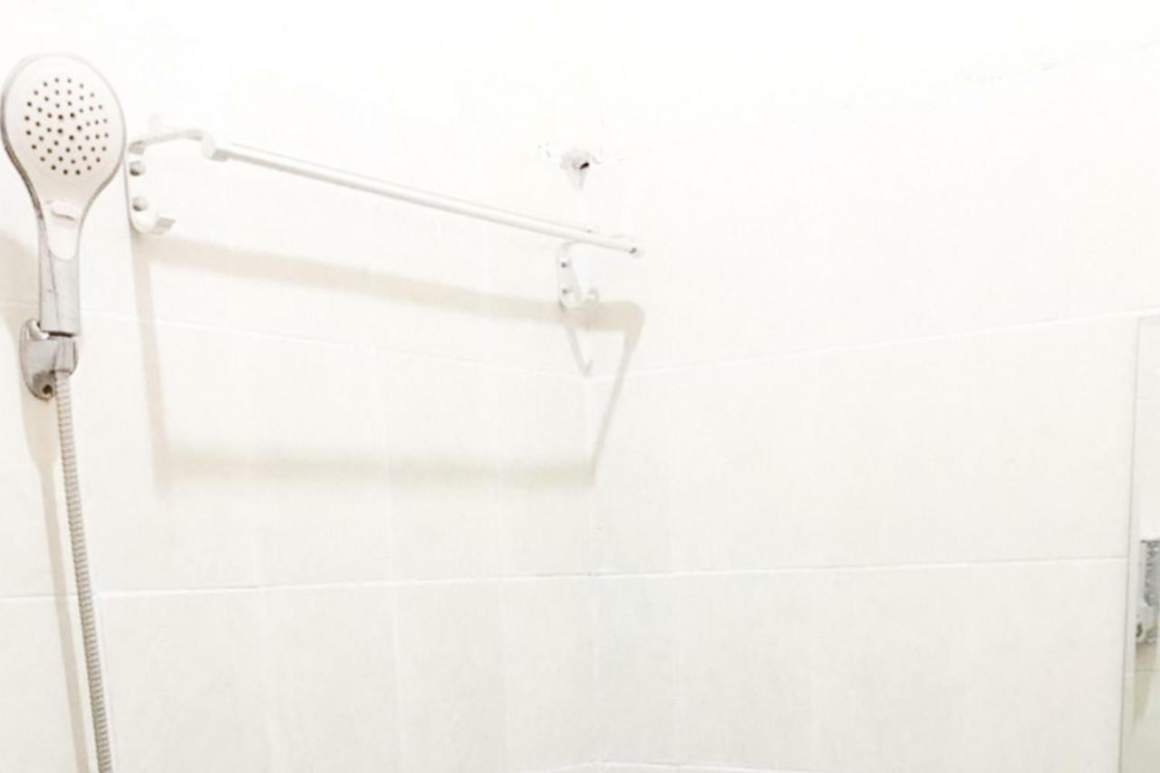 Reddoorz @ Simpang Lima Jupiter Hotel Sorong Ngoại thất bức ảnh