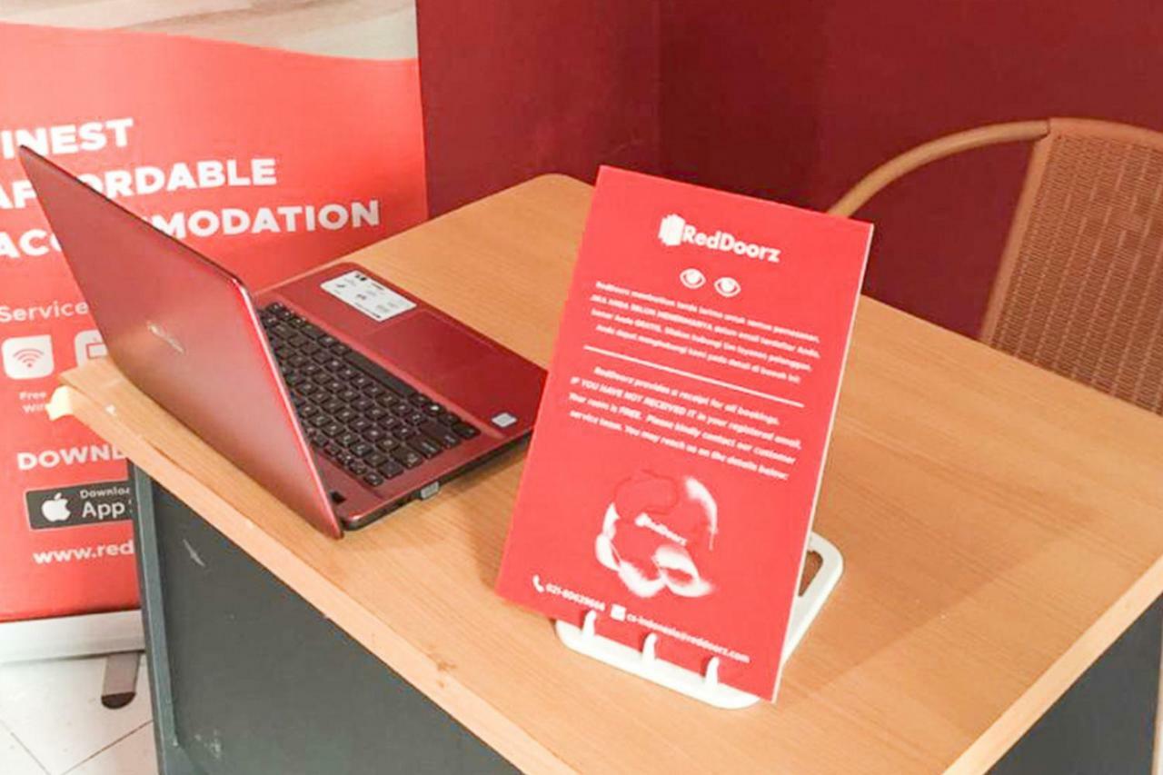 Reddoorz @ Simpang Lima Jupiter Hotel Sorong Ngoại thất bức ảnh