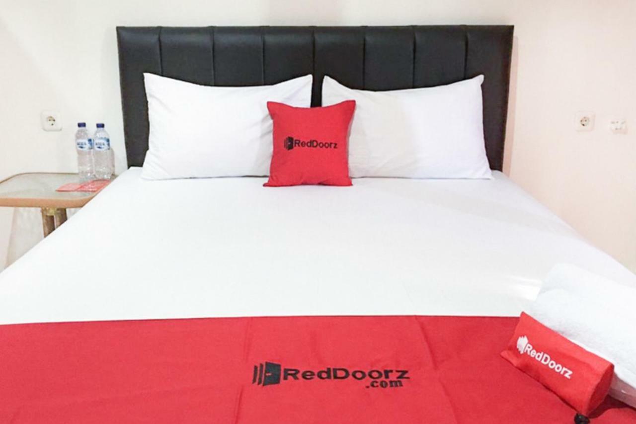 Reddoorz @ Simpang Lima Jupiter Hotel Sorong Ngoại thất bức ảnh