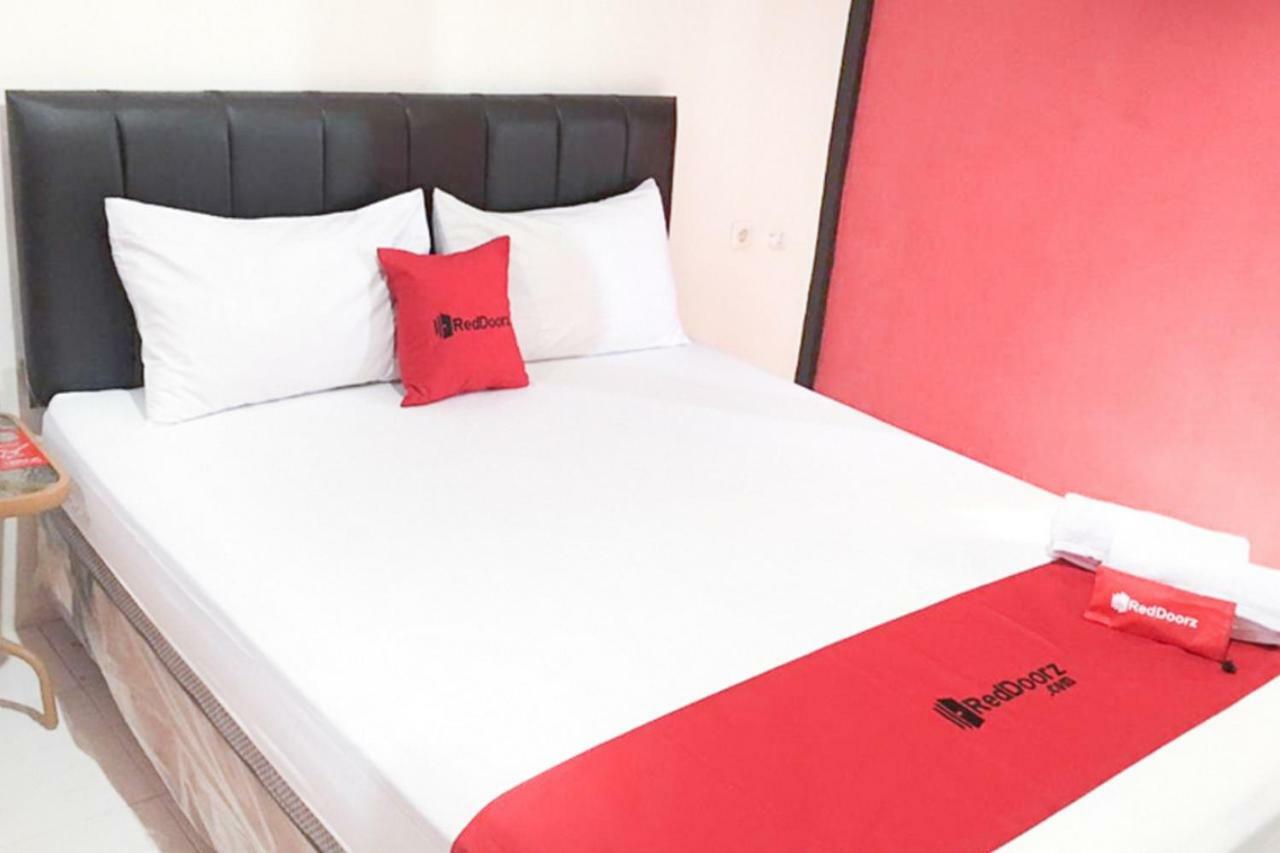 Reddoorz @ Simpang Lima Jupiter Hotel Sorong Ngoại thất bức ảnh