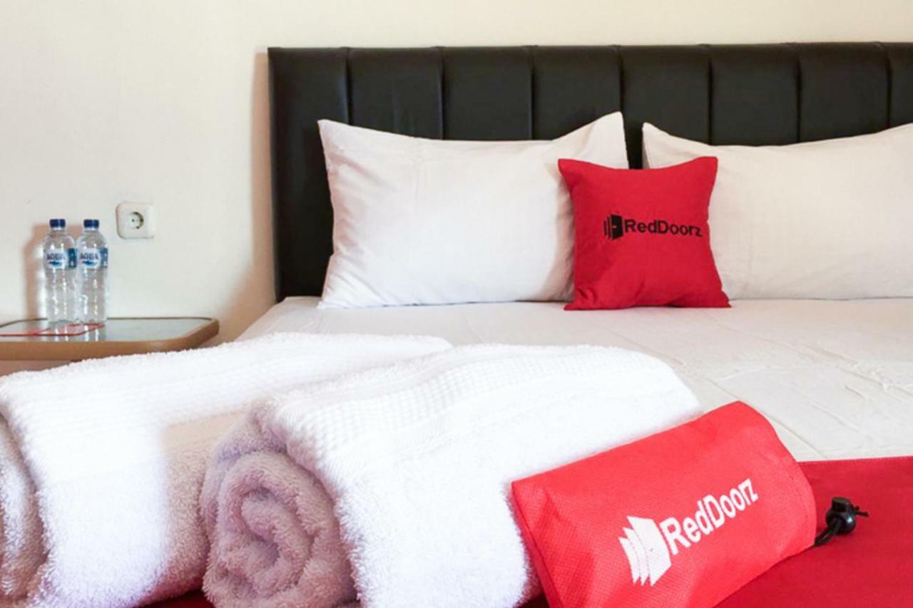 Reddoorz @ Simpang Lima Jupiter Hotel Sorong Ngoại thất bức ảnh